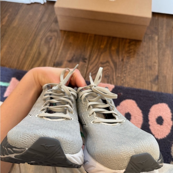 Brand New Mizuno Women’s Sneakers - Picture 8 of 8